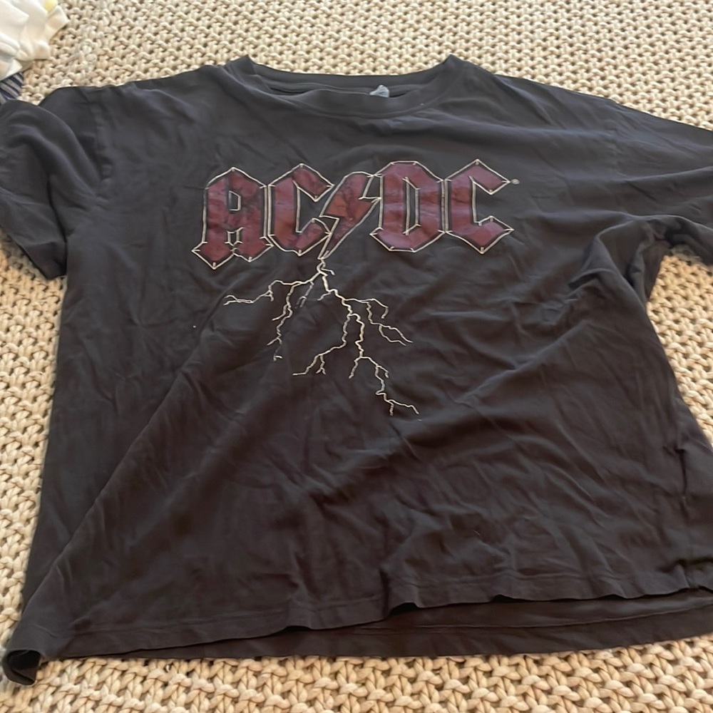 AC/DC logo unisex Tshirt in black size large but looks medium